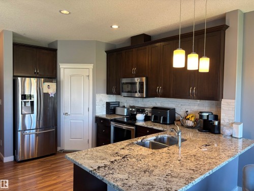 6694 Cardinal Road, Edmonton, AB - Indoor Photo Showing Kitchen With Stainless Steel Kitchen With Double Sink With Upgraded Kitchen