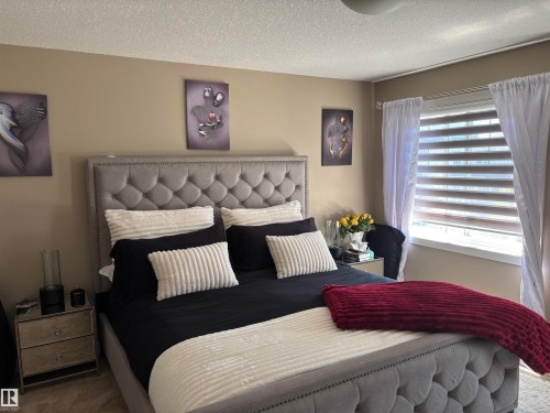 6694 Cardinal Road, Edmonton, AB - Indoor Photo Showing Bedroom