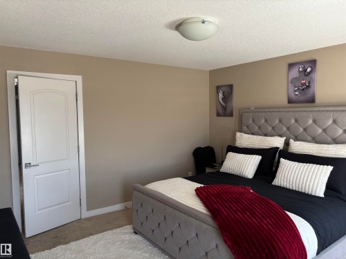 6694 Cardinal Road, Edmonton, AB - Indoor Photo Showing Bedroom