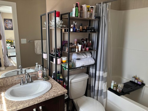 6694 Cardinal Road, Edmonton, AB - Indoor Photo Showing Bathroom