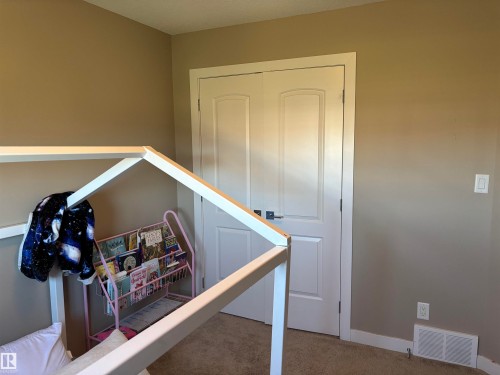 6694 Cardinal Road, Edmonton, AB - Indoor Photo Showing Other Room