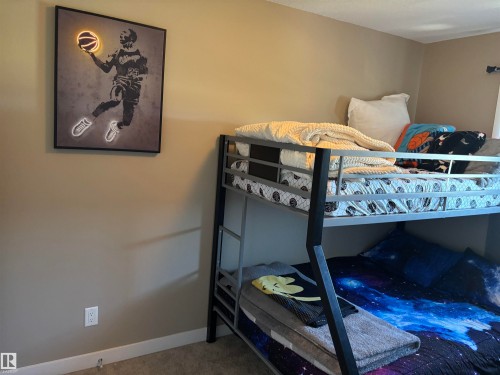 6694 Cardinal Road, Edmonton, AB - Indoor Photo Showing Bedroom