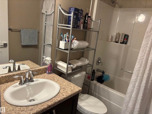 6694 Cardinal Road, Edmonton, AB - Indoor Photo Showing Bathroom