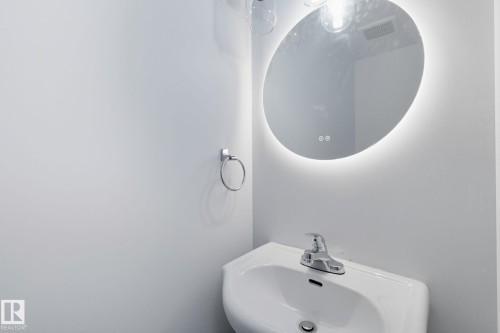 13251 47 Street, Edmonton, AB - Indoor Photo Showing Bathroom