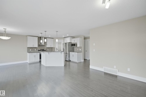 7122 Armour Link Link, Edmonton, AB - Indoor Photo Showing Kitchen