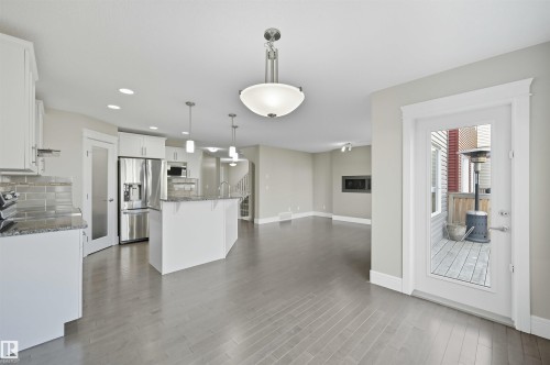 7122 Armour Link Link, Edmonton, AB - Indoor Photo Showing Kitchen