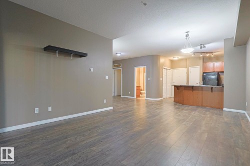 101 4304 139 Avenue Nw, Edmonton, AB - Indoor Photo Showing Kitchen
