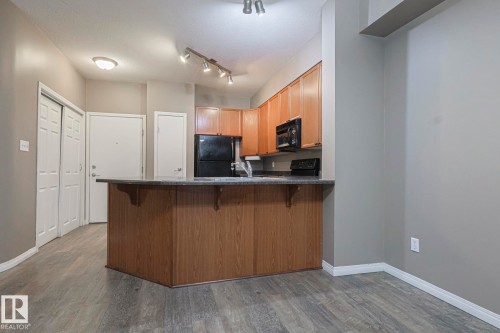 101 4304 139 Avenue Nw, Edmonton, AB - Indoor Photo Showing Kitchen