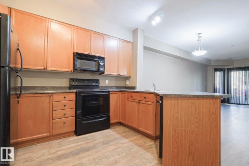 101 4304 139 Avenue Nw, Edmonton, AB - Indoor Photo Showing Kitchen