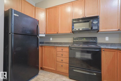 101 4304 139 Avenue Nw, Edmonton, AB - Indoor Photo Showing Kitchen
