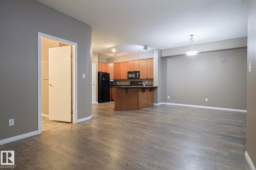 101 4304 139 Avenue Nw, Edmonton, AB - Indoor Photo Showing Kitchen