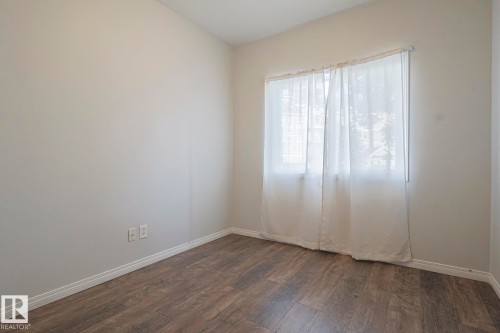 101 4304 139 Avenue Nw, Edmonton, AB - Indoor Photo Showing Other Room