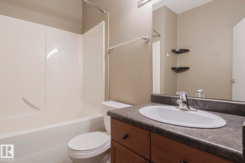 101 4304 139 Avenue Nw, Edmonton, AB - Indoor Photo Showing Bathroom