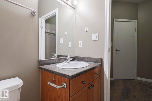 101 4304 139 Avenue Nw, Edmonton, AB - Indoor Photo Showing Bathroom