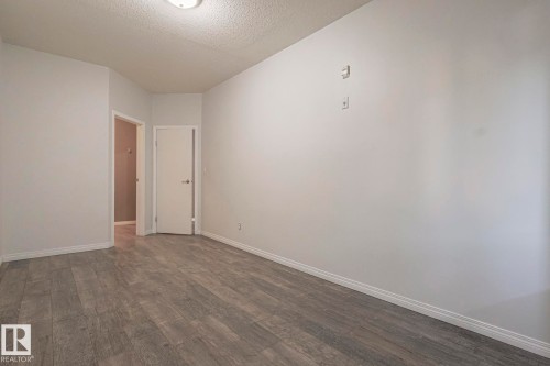 101 4304 139 Avenue Nw, Edmonton, AB - Indoor Photo Showing Other Room