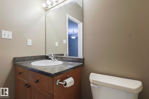 101 4304 139 Avenue Nw, Edmonton, AB - Indoor Photo Showing Bathroom