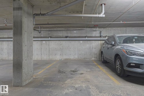101 4304 139 Avenue Nw, Edmonton, AB - Indoor Photo Showing Garage