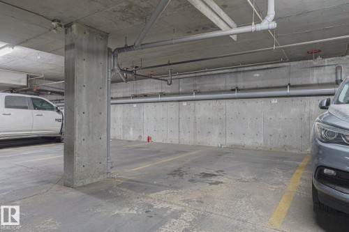 101 4304 139 Avenue Nw, Edmonton, AB - Indoor Photo Showing Garage