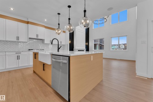 27 Eldridge Point(E), St. Albert, AB - Indoor Photo Showing Kitchen With Upgraded Kitchen