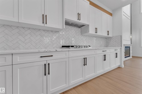 27 Eldridge Point(E), St. Albert, AB - Indoor Photo Showing Kitchen