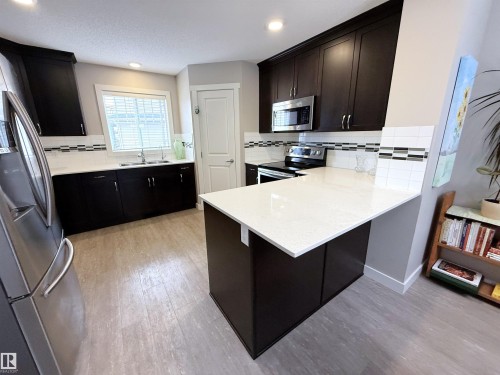 41 50 Mclaughlin Drive, Spruce Grove, AB - Indoor Photo Showing Kitchen