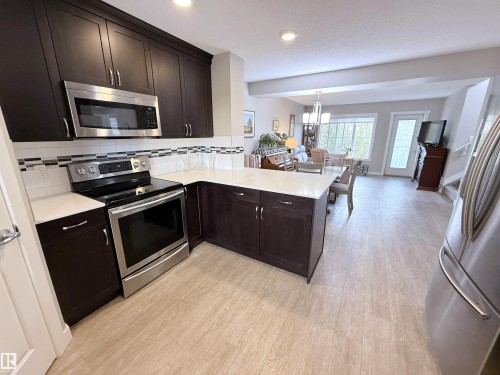 41 50 Mclaughlin Drive, Spruce Grove, AB - Indoor Photo Showing Kitchen