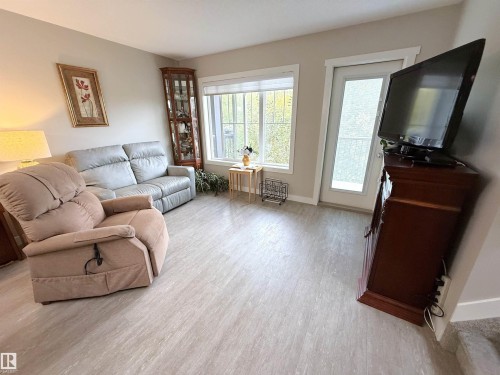 41 50 Mclaughlin Drive, Spruce Grove, AB - Indoor Photo Showing Living Room