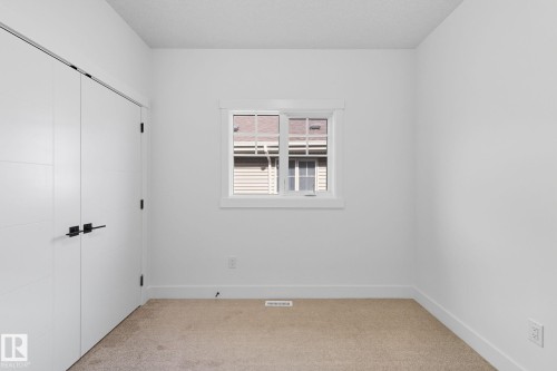 1133 Gyrfalcon Crescent, Edmonton, AB - Indoor Photo Showing Other Room