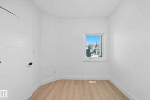 1133 Gyrfalcon Crescent, Edmonton, AB - Indoor Photo Showing Other Room
