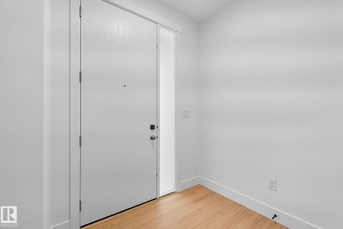 1133 Gyrfalcon Crescent, Edmonton, AB - Indoor Photo Showing Other Room