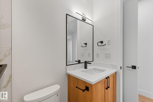 1133 Gyrfalcon Crescent, Edmonton, AB - Indoor Photo Showing Bathroom
