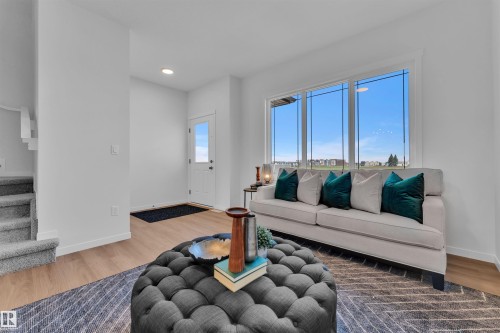 1031 Aster Boulevard, Edmonton, AB - Indoor Photo Showing Living Room