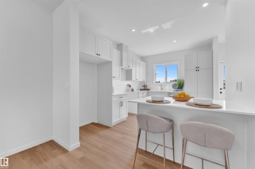 1031 Aster Boulevard, Edmonton, AB - Indoor Photo Showing Kitchen