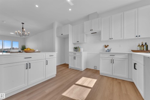 1031 Aster Boulevard, Edmonton, AB - Indoor Photo Showing Kitchen