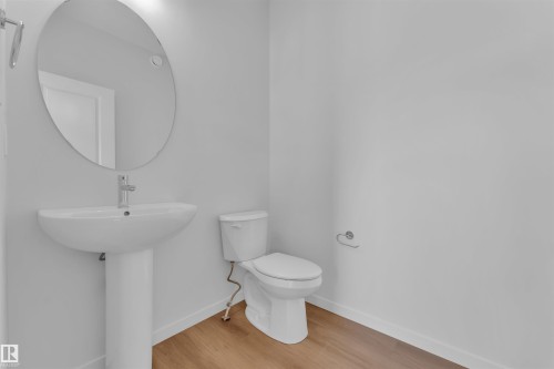 1031 Aster Boulevard, Edmonton, AB - Indoor Photo Showing Bathroom