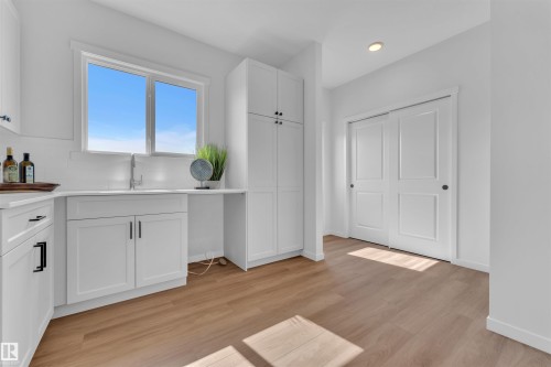 1031 Aster Boulevard, Edmonton, AB - Indoor