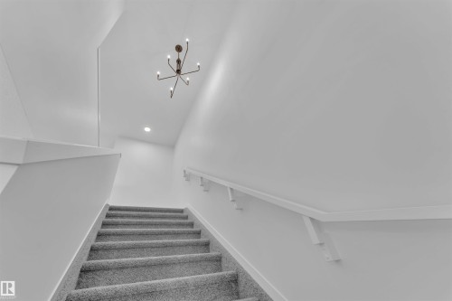 1031 Aster Boulevard, Edmonton, AB - Indoor Photo Showing Other Room