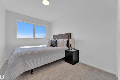1031 Aster Boulevard, Edmonton, AB - Indoor Photo Showing Bedroom