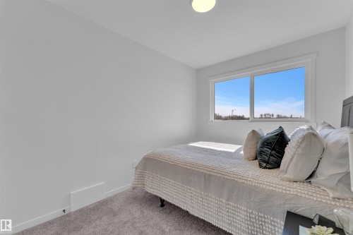 1031 Aster Boulevard, Edmonton, AB - Indoor Photo Showing Bedroom