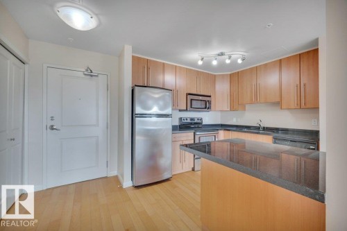 904 9819 104 Street, Edmonton, AB - Indoor Photo Showing Kitchen