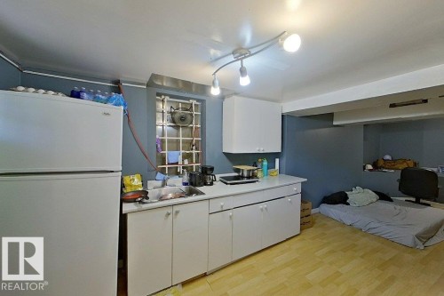 10722 106 Street, Edmonton, AB - Indoor Photo Showing Kitchen