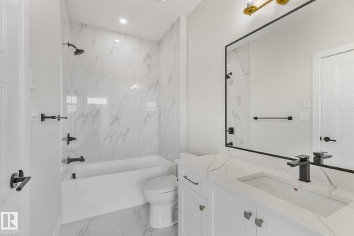 5604 Cautley Cove Cove, Edmonton, AB - Indoor Photo Showing Bathroom
