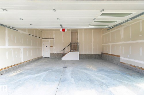 5604 Cautley Cove Cove, Edmonton, AB - Indoor Photo Showing Garage