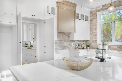 5604 Cautley Cove Cove, Edmonton, AB - Indoor Photo Showing Kitchen