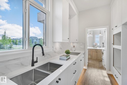 5604 Cautley Cove Cove, Edmonton, AB - Indoor Photo Showing Kitchen