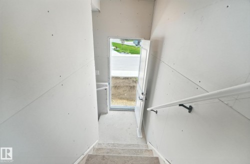 1135 Gyrfalcon Crescent, Edmonton, AB - Indoor Photo Showing Other Room