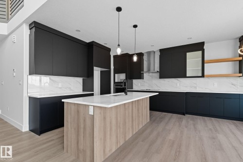 1135 Gyrfalcon Crescent, Edmonton, AB - Indoor Photo Showing Kitchen