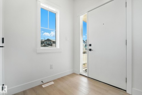 1135 Gyrfalcon Crescent, Edmonton, AB - Indoor Photo Showing Other Room