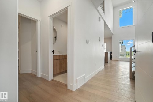 1135 Gyrfalcon Crescent, Edmonton, AB - Indoor Photo Showing Other Room