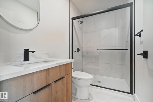 1135 Gyrfalcon Crescent, Edmonton, AB - Indoor Photo Showing Bathroom